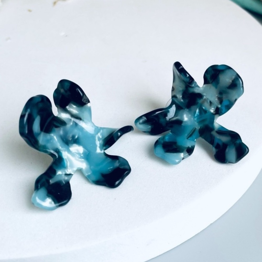 Lele Sadoughi Lily Flower Button Blue Hand Swirl Floral Acetate Earrings EUC